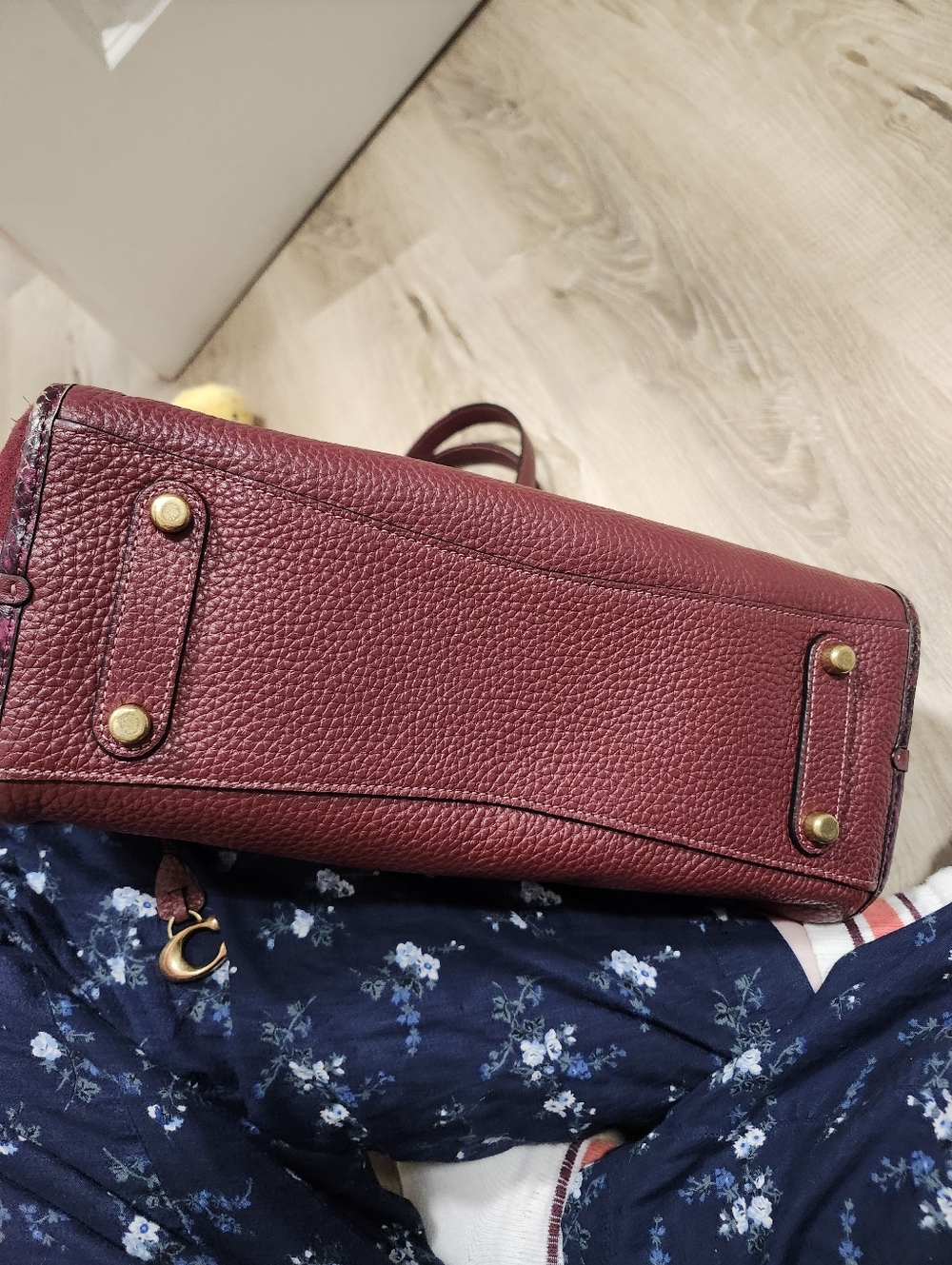 Coach Merlot Lori - Picture 6 of 7